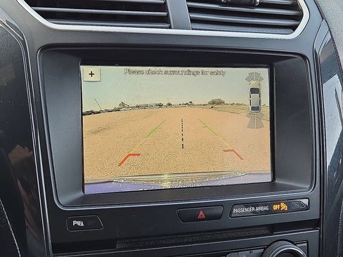 Used 2018 Ford Explorer XLT w/ Equipment Group 202A AWD/4WD image 30
