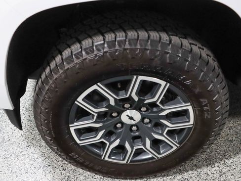 Used 2024 Chevrolet Colorado Z71 w/ Z71 Convenience Package 2 image 11