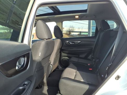 Used 2018 Nissan Rogue SV w/ Sun & Sound Touring Package AWD/4WD image 40