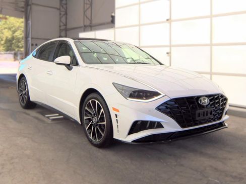 Used 2021 Hyundai Sonata Limited w/ Preferred Accessory Package FWD image 3