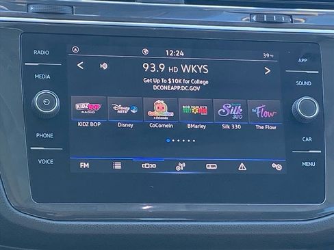 Used 2022 Volkswagen Tiguan SE image 8