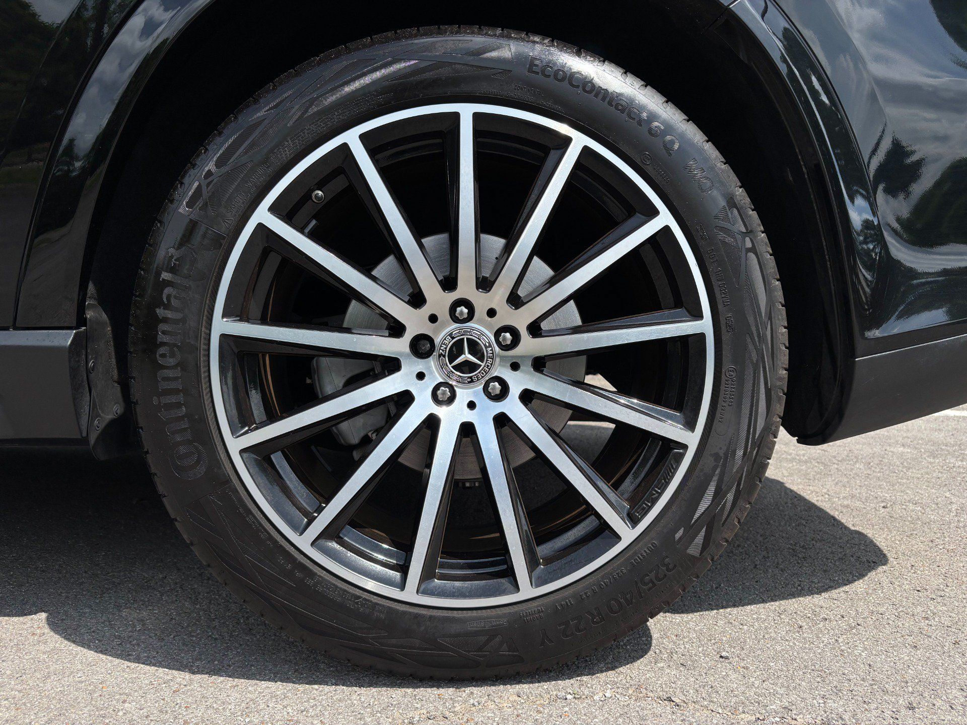 Used 2025 Mercedes-Benz GLS 450 4MATIC w/ AMG Line Exterior image 56