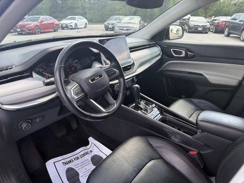Used 2022 Jeep Compass Limited w/ Sun and Sound Group AWD/4WD image 3