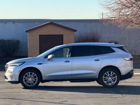 Used 2022 Buick Enclave Premium image 8
