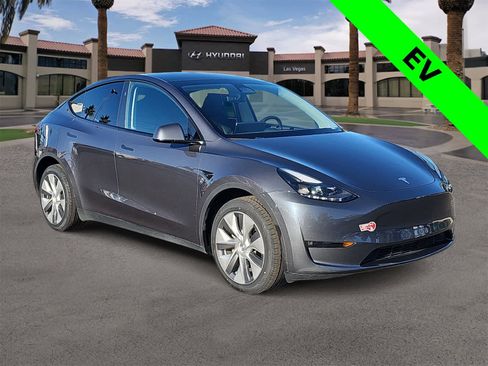 Used 2023 Tesla Model Y Long Range image 2