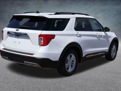 Used 2023 Ford Explorer XLT w/ Equipment Group 202A RWD image 3