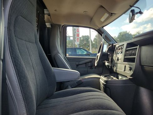 Used 2024 GMC Savana 2500 w/ Driver Convenience Package image 12