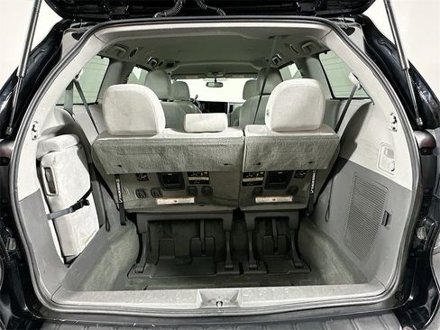 Used 2015 Toyota Sienna LE image 24