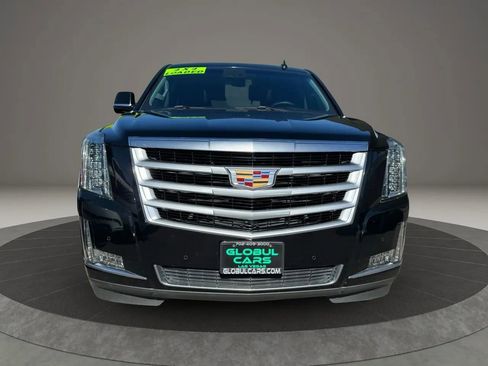 Used 2019 Cadillac Escalade Luxury image 3