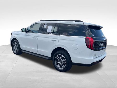 Used 2025 Ford Expedition Active AWD/4WD image 3