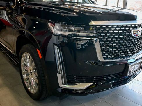 Used 2023 Cadillac Escalade ESV Premium Luxury image 10