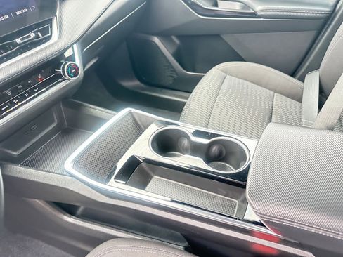 Used 2025 Chevrolet Equinox LT image 41