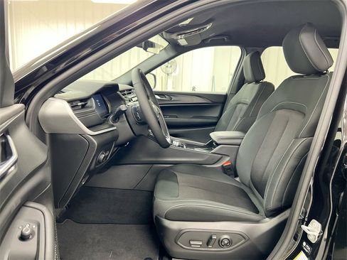 New 2025 Jeep Grand Cherokee L Laredo w/ Luxury Tech Group I image 16