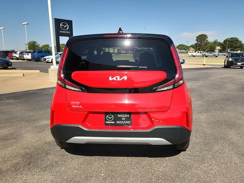 Used 2024 Kia Soul LX w/ Option Group 015 FWD image 6