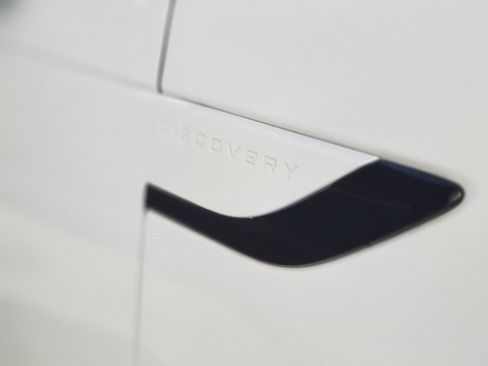 Used 2024 Land Rover Discovery S image 47