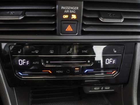 Used 2026 Volkswagen Jetta SE FWD image 27