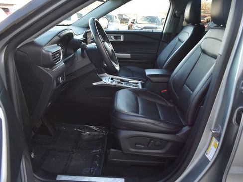 Used 2024 Ford Explorer Limited image 13