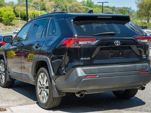 Used 2019 Toyota RAV4 XLE Premium w/ Cold Weather Package AWD/4WD image 5