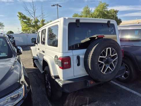 Used 2024 Jeep Wrangler Unlimited Sahara AWD/4WD image 20