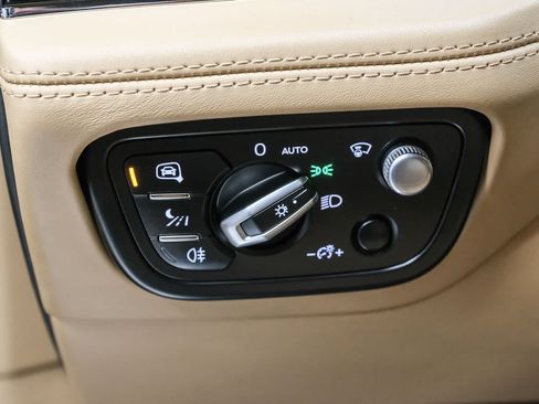 Used 2018 Bentley Bentayga AWD/4WD image 30