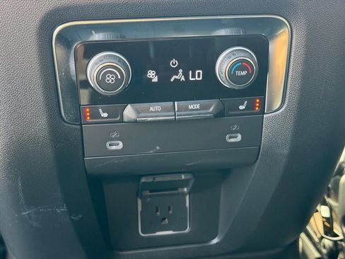 Used 2024 Chevrolet Tahoe High Country AWD/4WD image 15