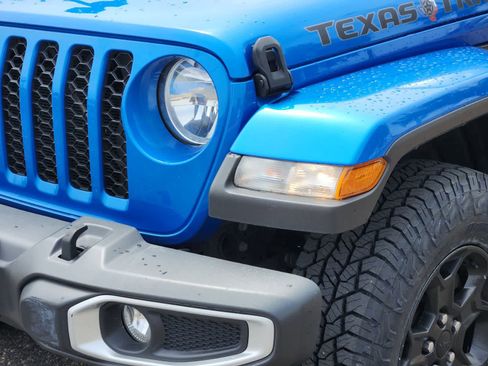 Used 2023 Jeep Gladiator Sport AWD/4WD image 7