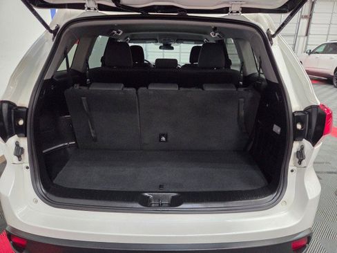 Used 2019 Toyota Highlander LE image 69