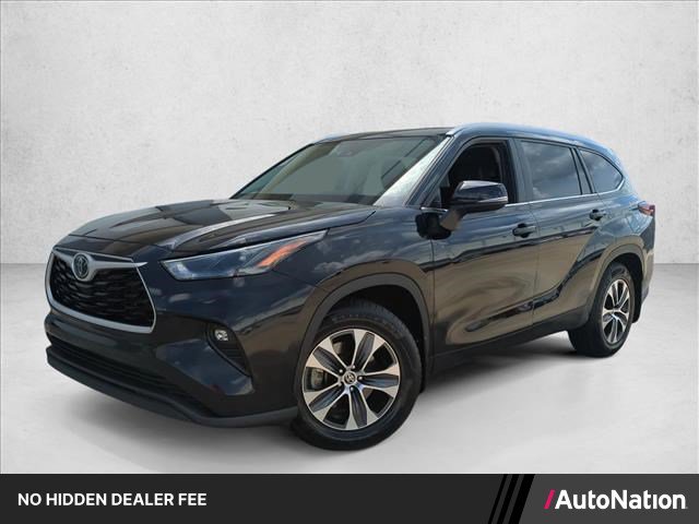 Used 2024 Toyota Highlander XLE FWD image 1