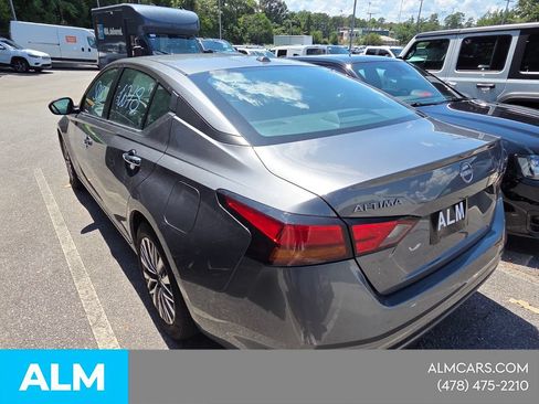 Used 2025 Nissan Altima 2.5 SV FWD image 9