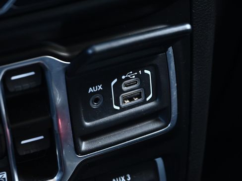 Used 2022 Jeep Gladiator Rubicon w/ LED Lighting Group image 23