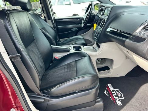Used 2020 Dodge Grand Caravan SXT FWD image 10