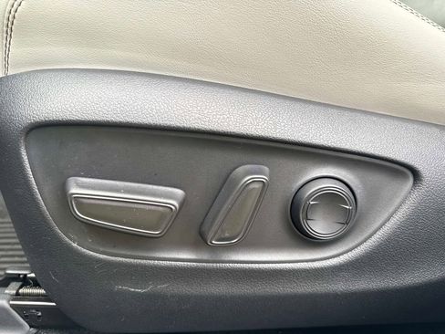 Used 2022 Toyota RAV4 XLE Premium image 19