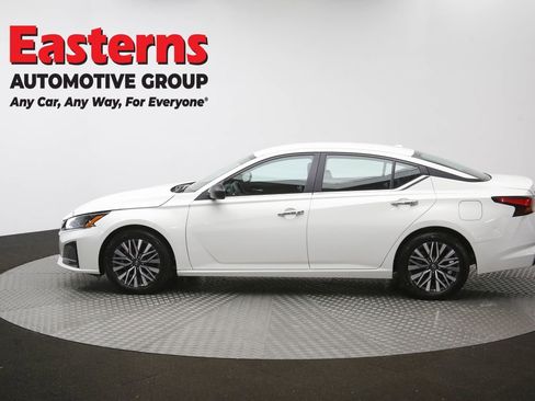 Used 2025 Nissan Altima 2.5 SV FWD image 59