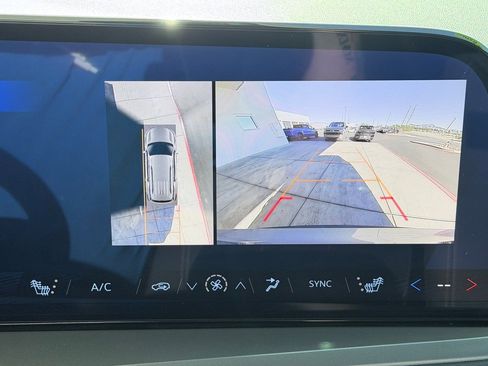 Used 2025 Chevrolet Equinox LT image 11