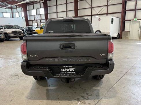 Used 2017 Toyota Tacoma Limited w/ Tow Package AWD/4WD image 8