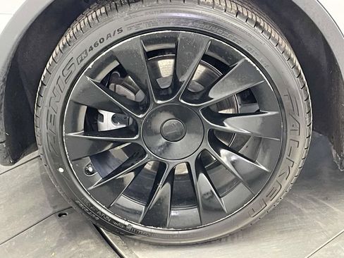 Used 2020 Tesla Model Y Long Range image 13
