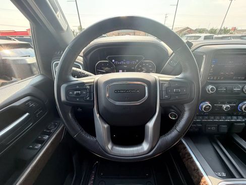 Used 2022 GMC Sierra 2500 Denali w/ Denali Black Diamond Edition AWD/4WD image 12