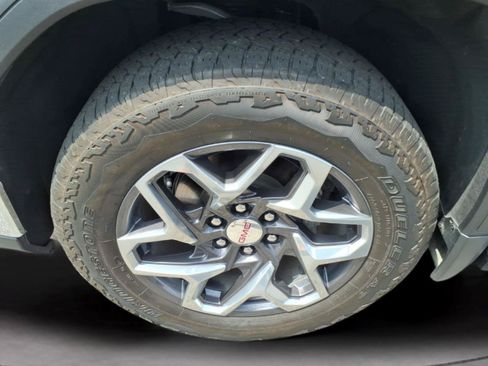 Used 2023 GMC Sierra 1500 SLT w/ SLT Premium Plus Package AWD/4WD image 9