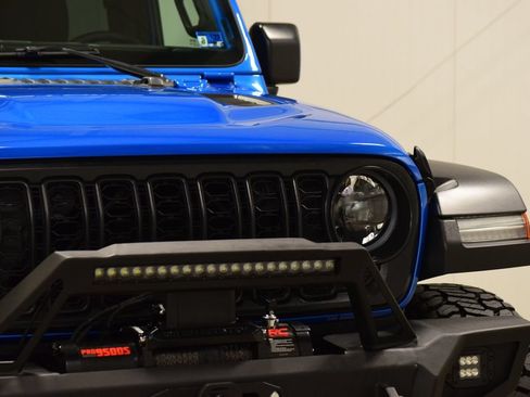 Used 2024 Jeep Wrangler Rubicon w/ Convenience Group AWD/4WD image 9