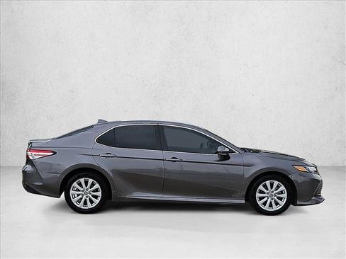 Used 2020 Toyota Camry LE w/ Convenience Package FWD image 4