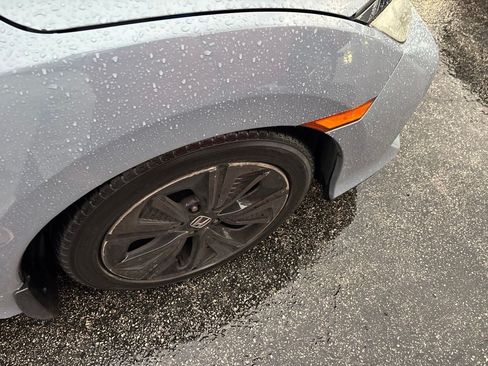 Used 2019 Honda Civic EX image 9