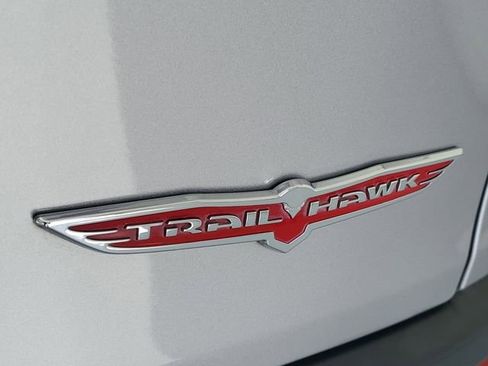 Used 2018 Jeep Cherokee Trailhawk w/ Trailer Tow Group image 10