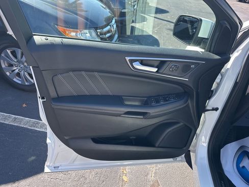 Used 2022 Ford Edge ST image 20