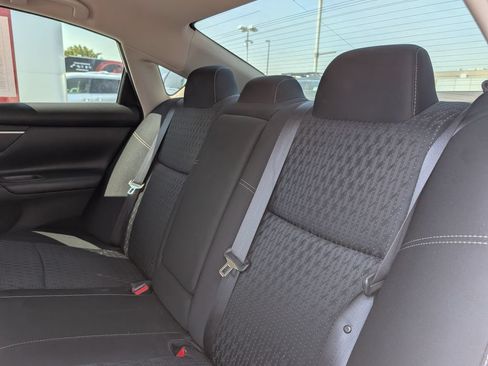 Used 2016 Nissan Altima 2.5 SV FWD image 9