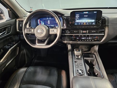 Used 2024 Nissan Pathfinder Platinum AWD/4WD image 9