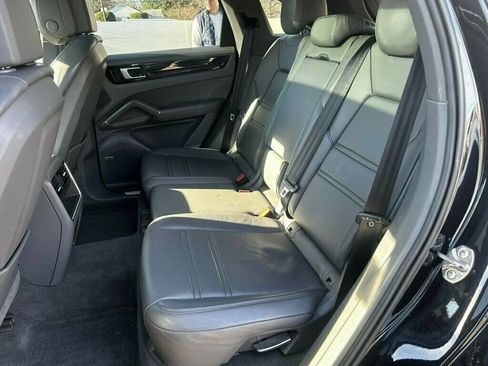 Used 2020 Porsche Cayenne w/ Premium Package image 13