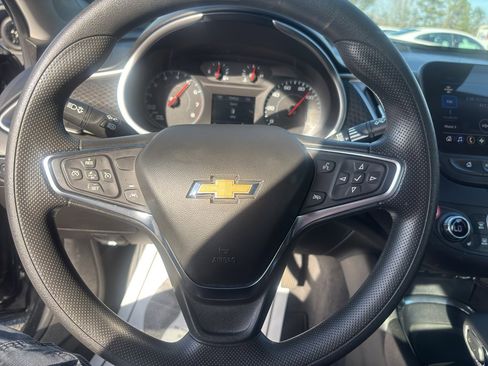 Used 2025 Chevrolet Malibu LT image 14