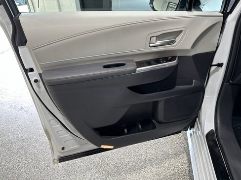 Certified 2023 Toyota Sienna XLE w/ XLE Plus Package AWD/4WD image 14