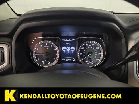 Used 2018 Nissan Titan SV w/ SV Convenience Package AWD/4WD image 14