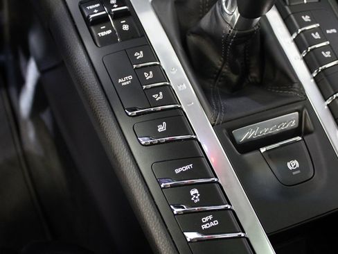 Used 2020 Porsche Macan image 33